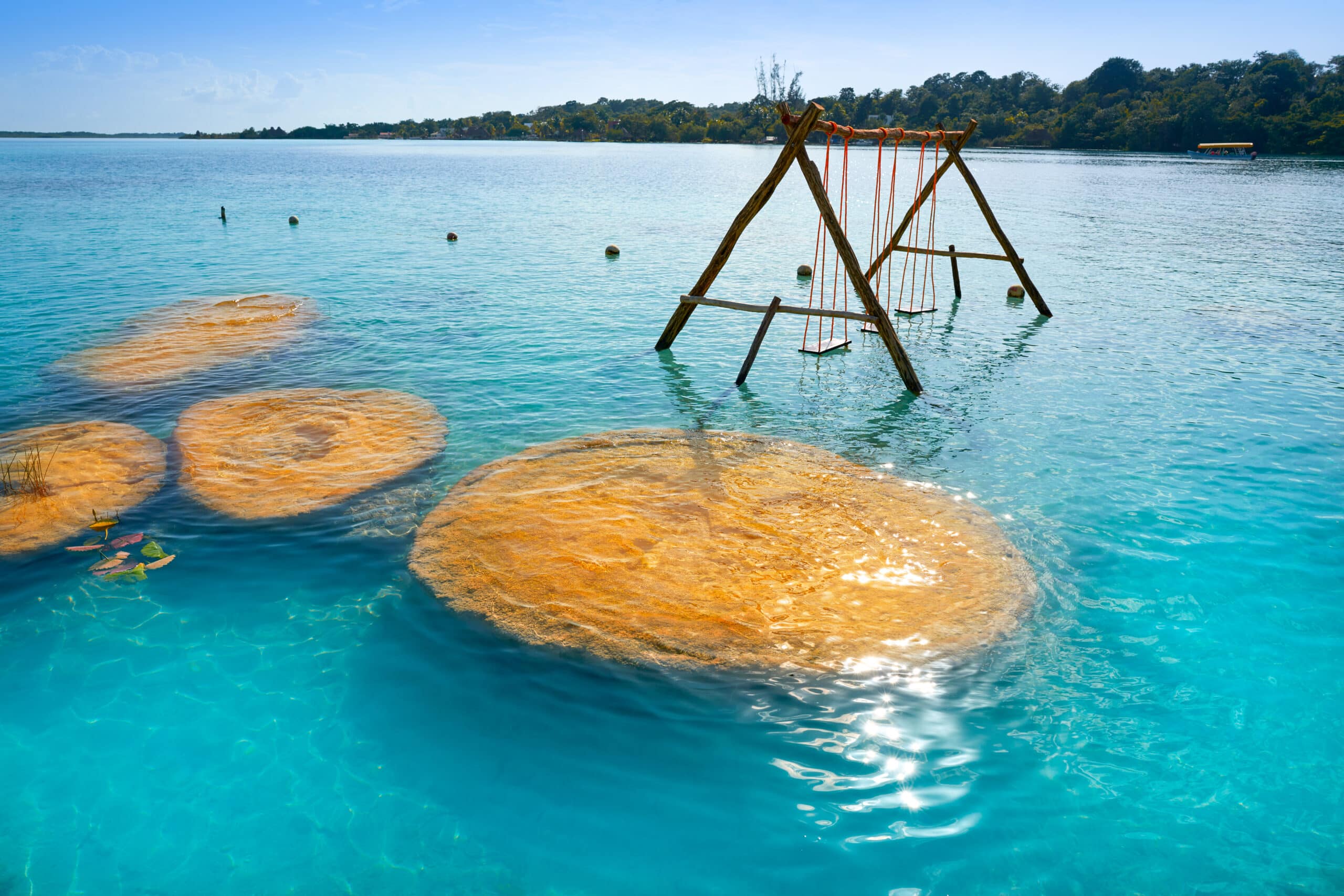 Estromatolitos en la laguna de Bacalar