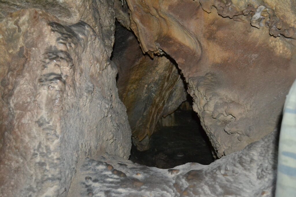 secciones de la cueva, Mendoza