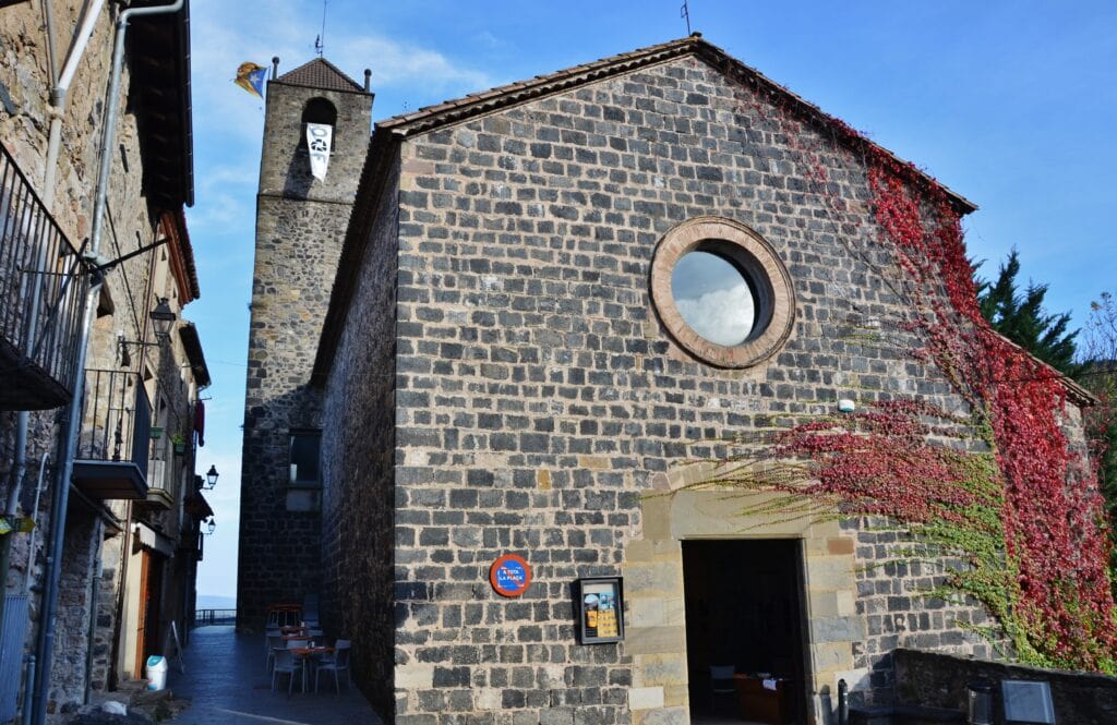 Iglesia, Garrotxa, Pirineo Catalán