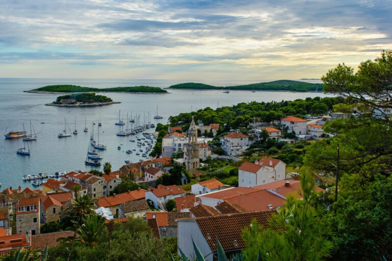 ciudad en isla hvar