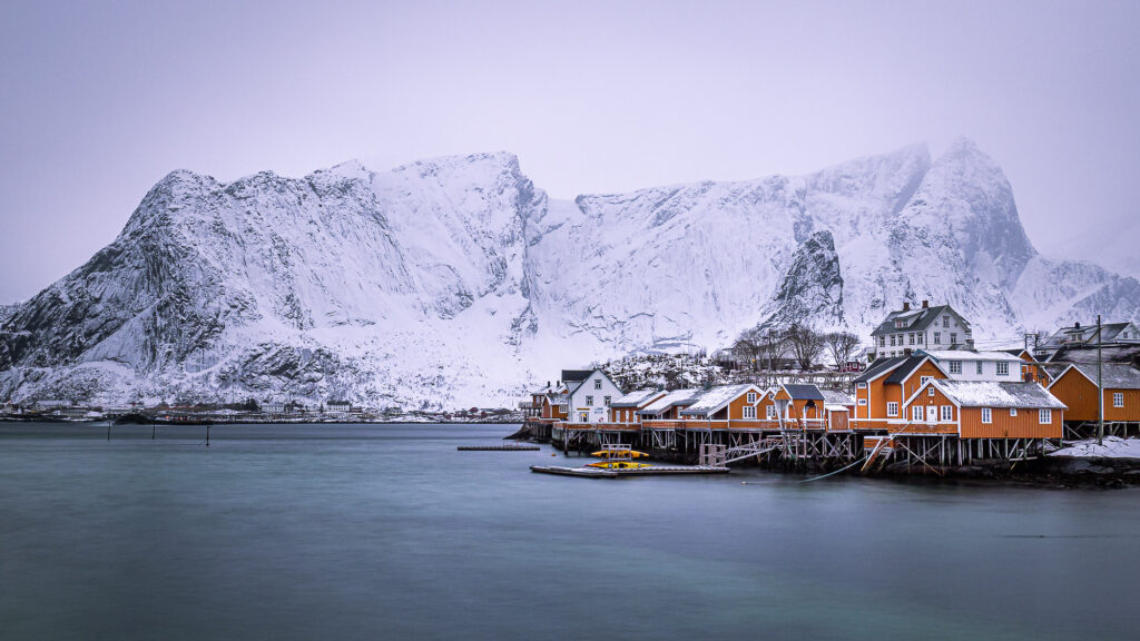 casas y nieve en Isla de Flakstadøy
