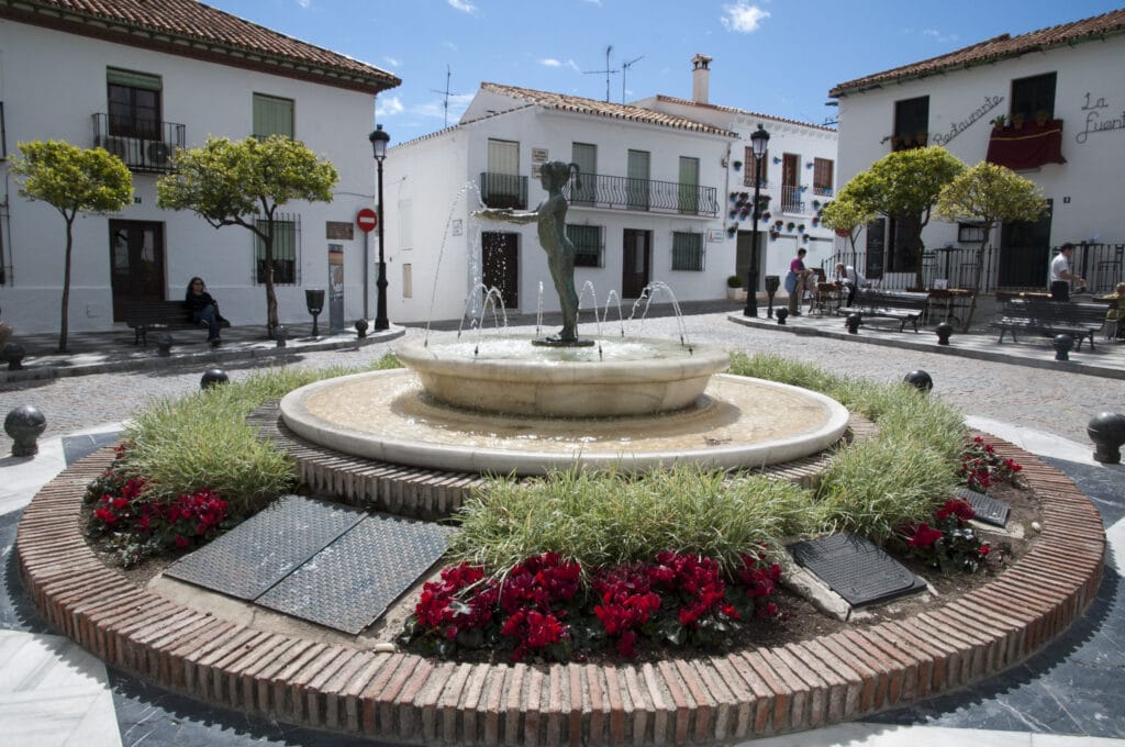 Plaza España y Niña de Benalmádena