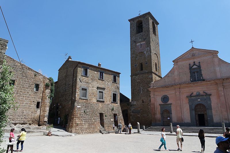 Plaza e Iglesia de San Donato