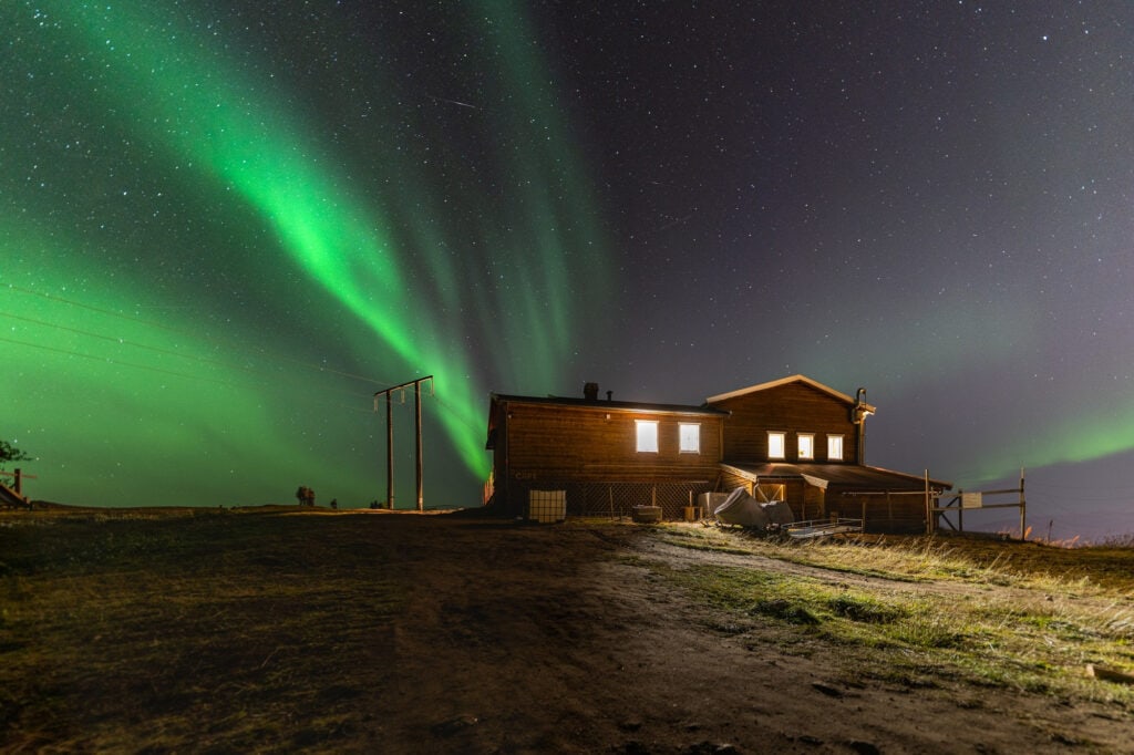 cielo con auroras boreales en noruega