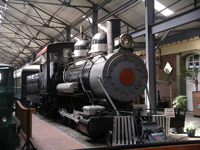 Locomotora en el museo del ferrocarril en Ciudad de Guatemala