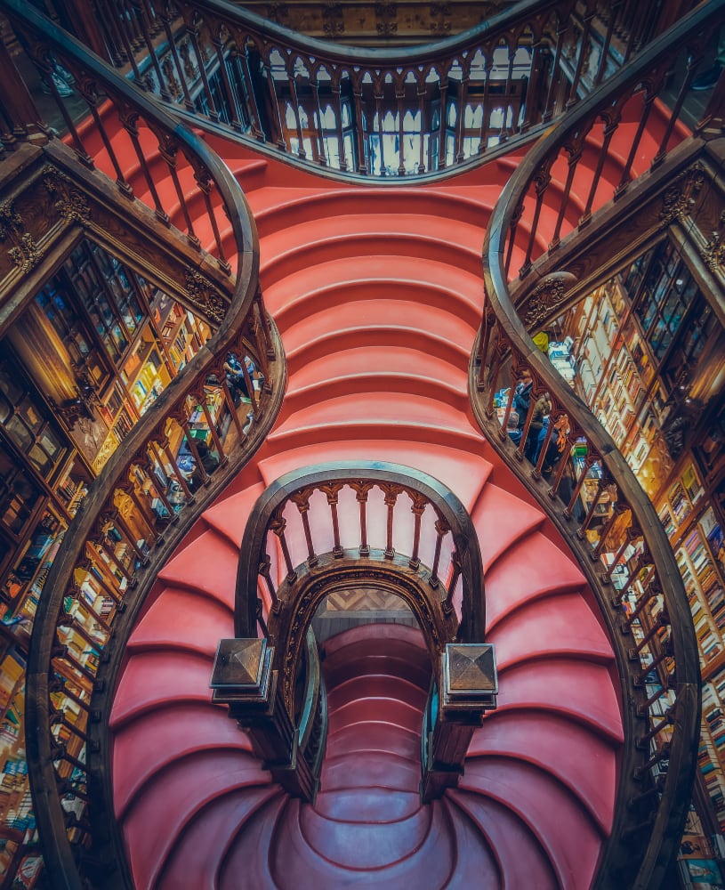 escaleras en librería Lello en Oporto