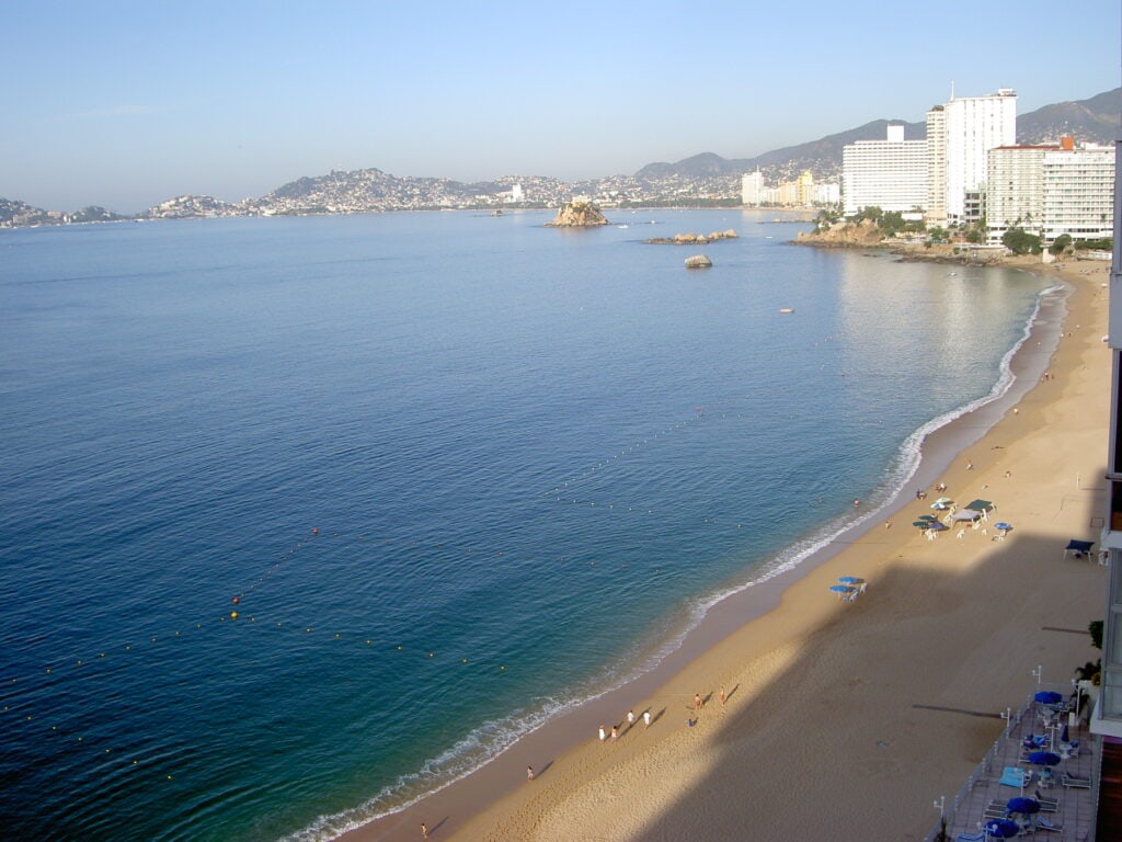 Playa-Icacos-Acapulco