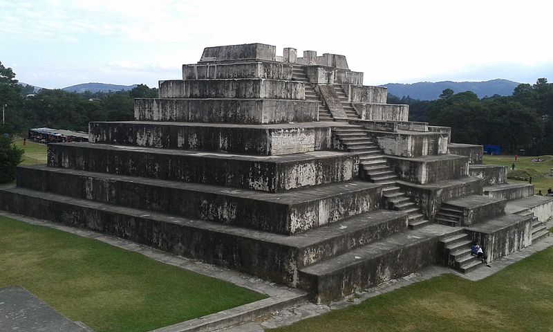 pirámide de Zaculeu