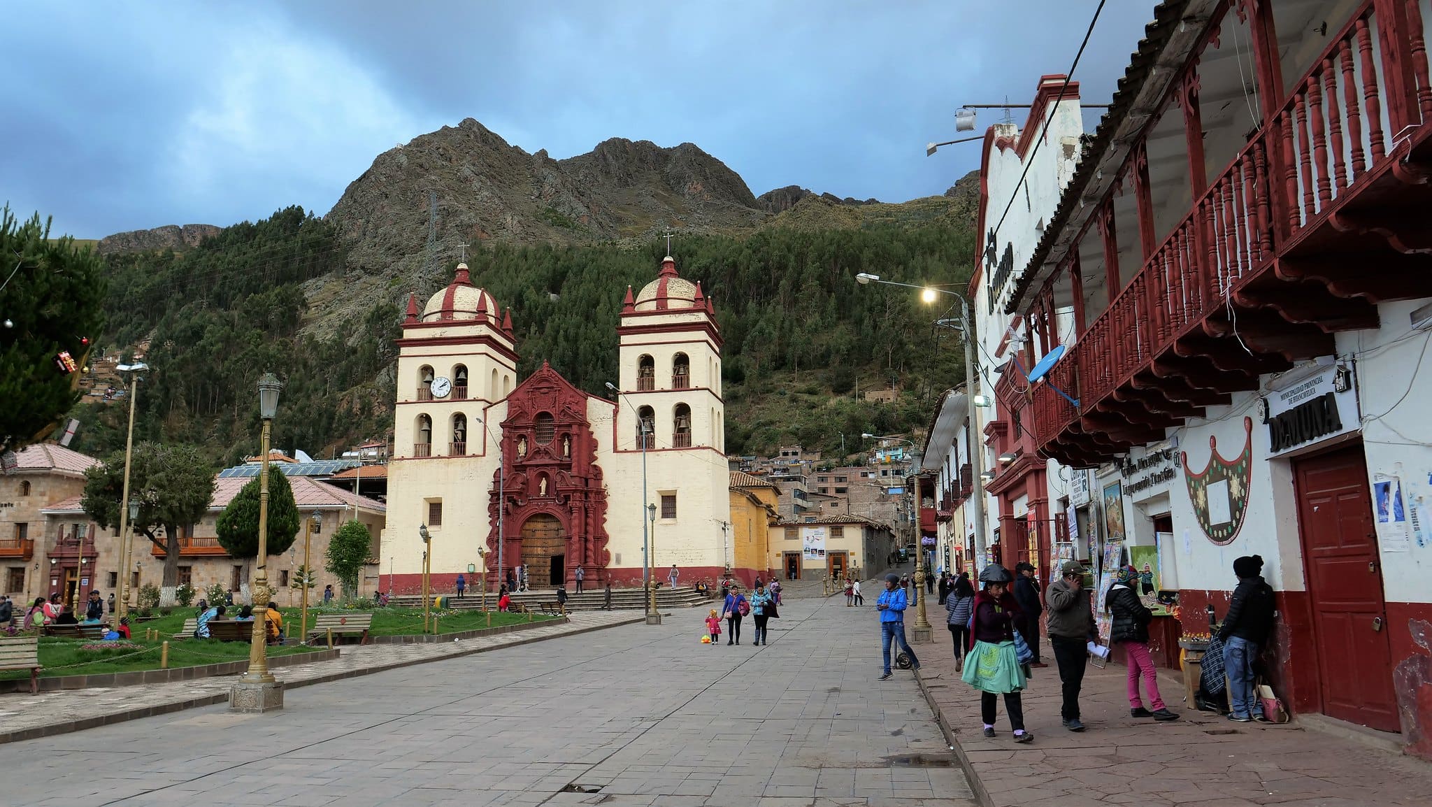 Plaza-de-Armas-Huancavelica