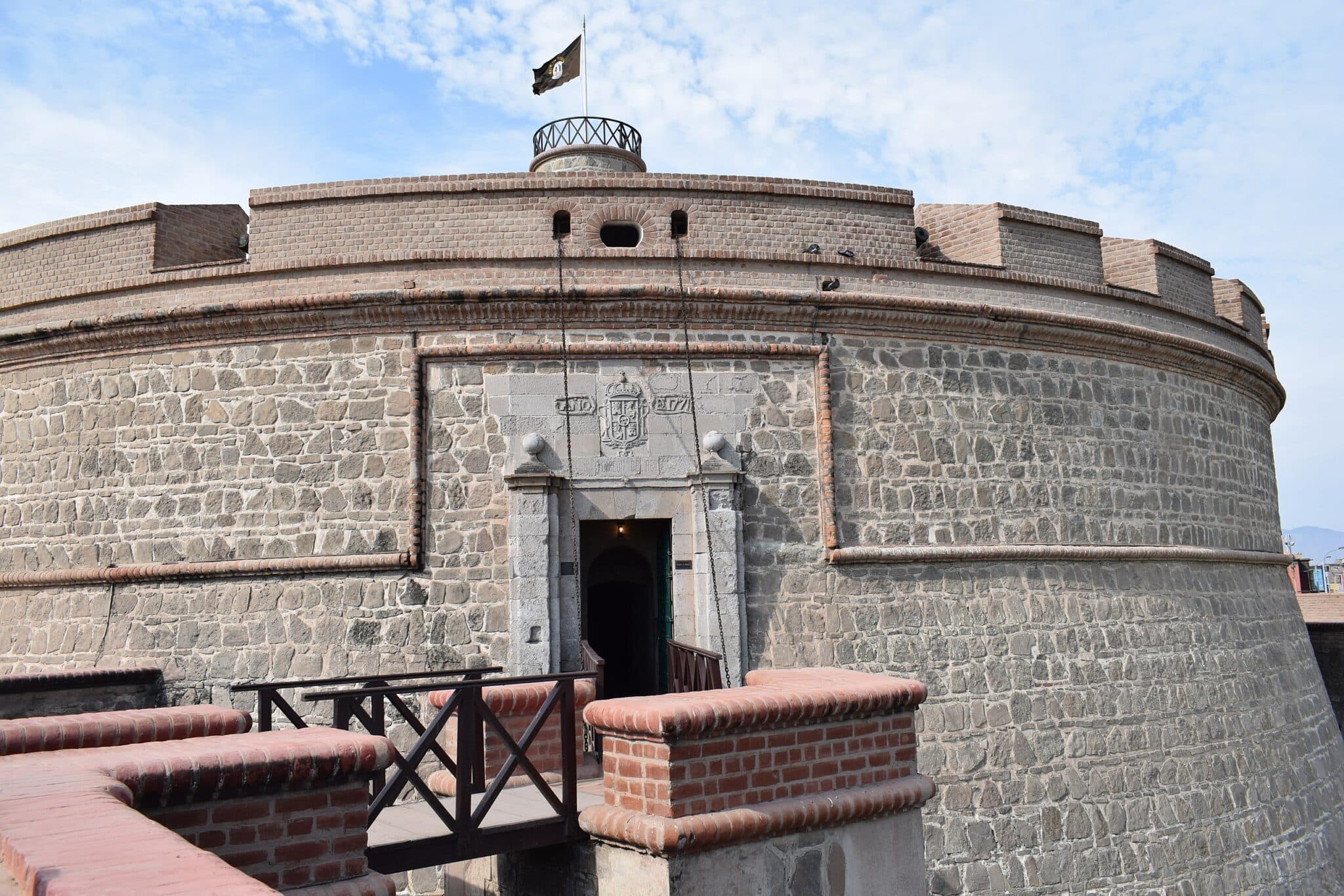 Visita a la histórica Fortaleza Real Felipe, Callao - Viajeros Ocultos