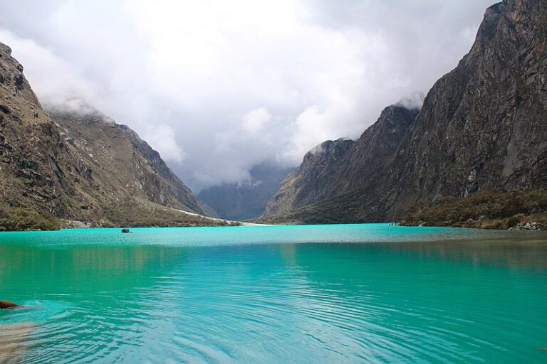 Laguna de Llanganuco