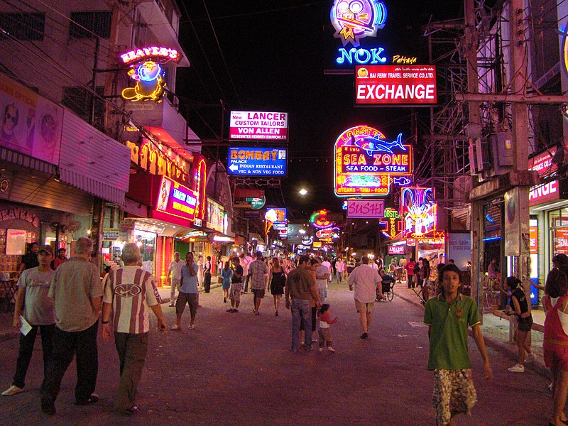 calle de noche en Pattaya 