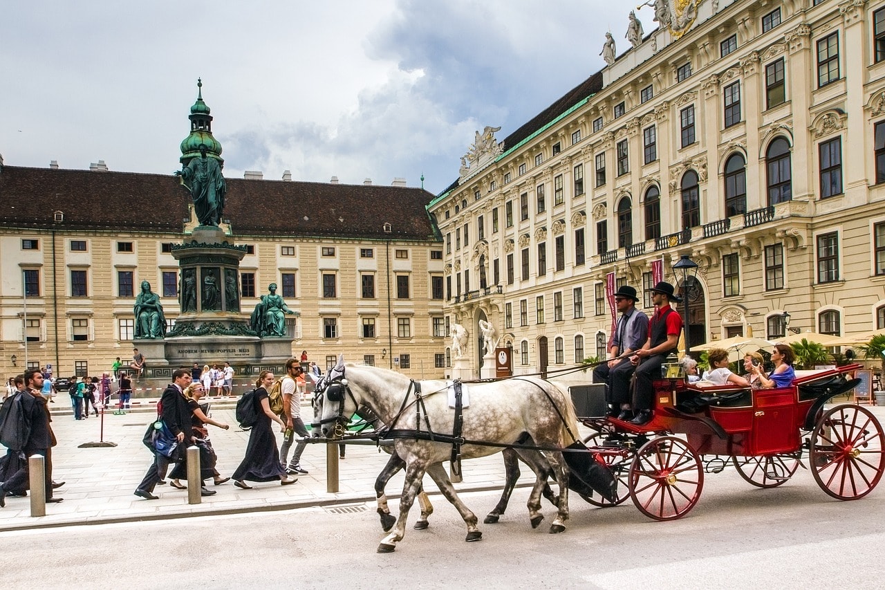 carruaje en plaza de Viena 