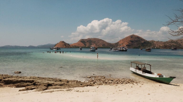 isla de flores en indonesia