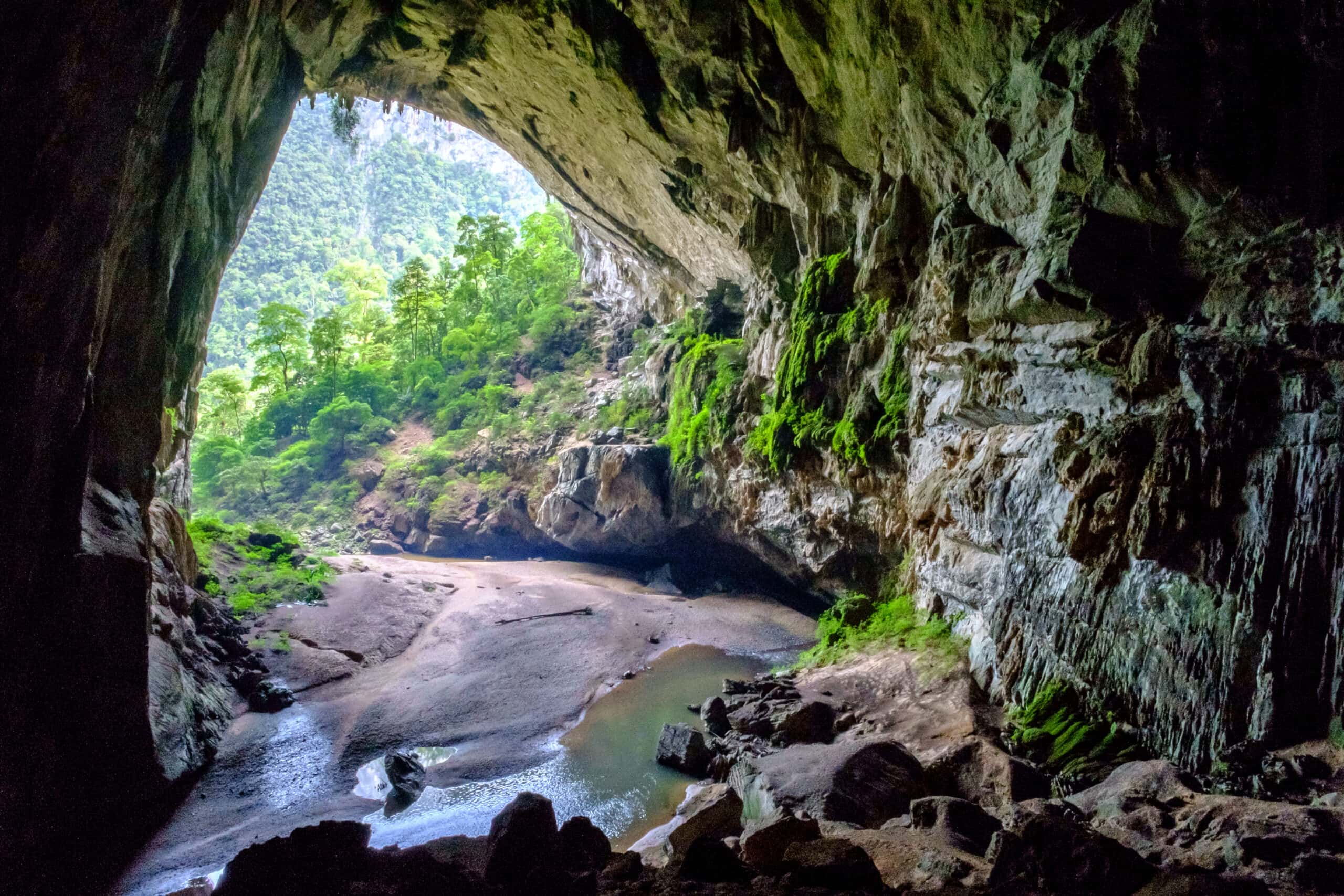 Hang-En-Cave-Vietnam