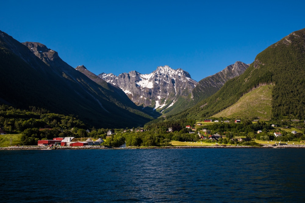 Hjørundfjord-fiordos-noruegos