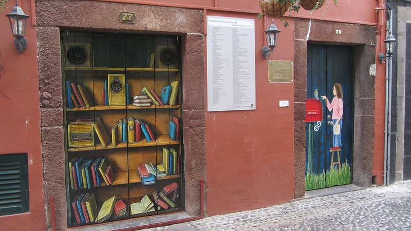 Murales en la rua santa maria en funchal portugal