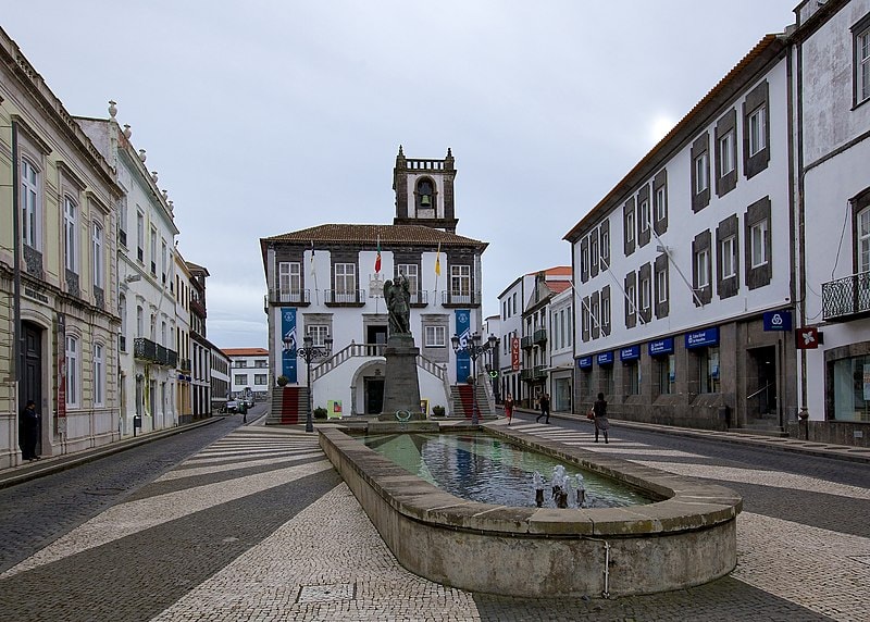 Ponta Delgada, fuente central y casco antiguo