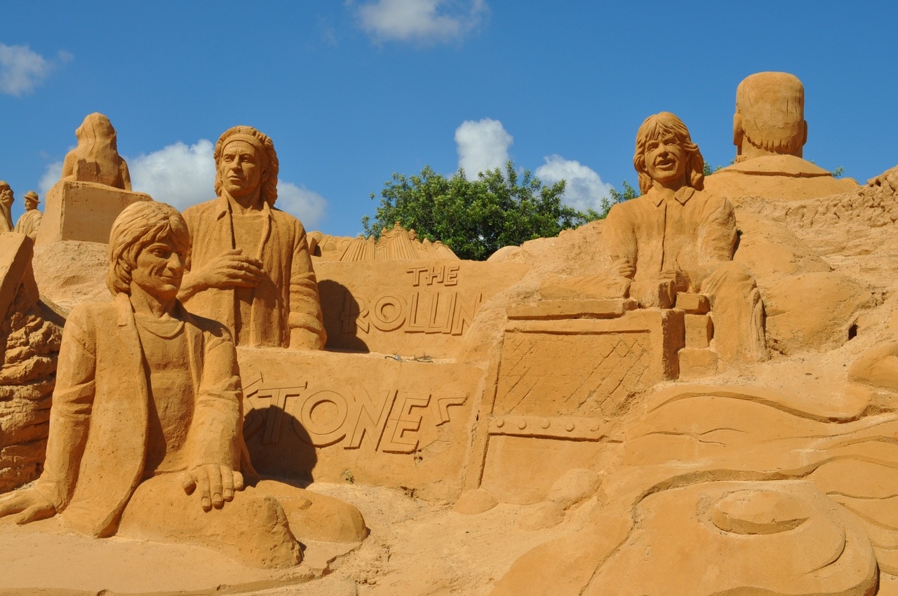 escultura de arena en sand city en algarve