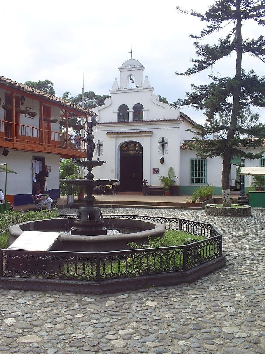 Plaza Pueblito Paisa.